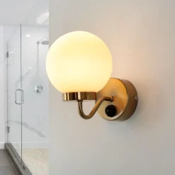 Badezimmerlampe IP44 mit Schalter in Messing Weiß