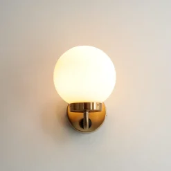 Badezimmerlampe IP44 mit Schalter in Messing Weiß