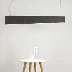 Breite Hängeleuchte in grau