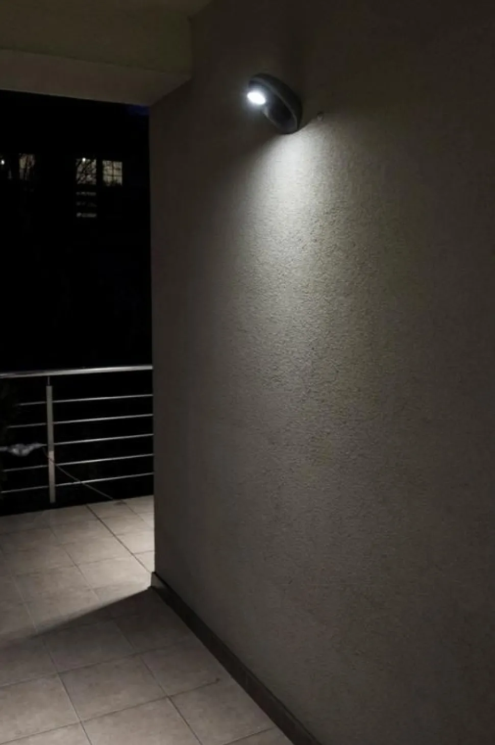 LED Außenleuchte IP54 in Silber 4100K 345lm WABEK