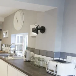 Schwarzer Wandspot Metall verstellbar GU10 bis 50 W