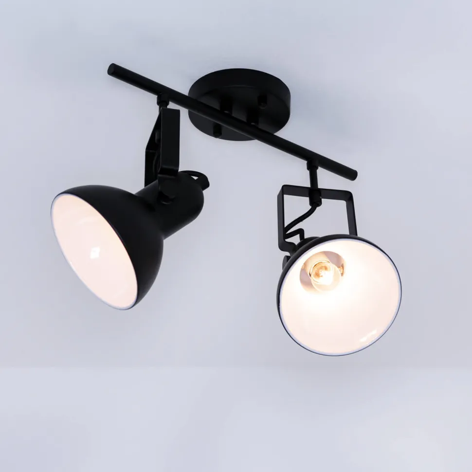 Spot Leuchte Schwarz Metall lang Retro praktisch