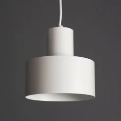 Weiße Pendelleuchte Retro Schirmform