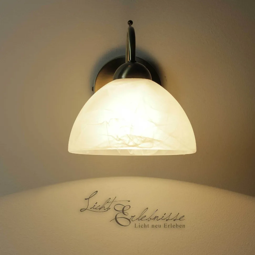 Zeitlose Wandleuchte 1-flmg. messing-farben