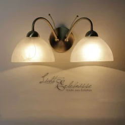 Zeitlose Wandleuchte 2-flmg. messing-farben